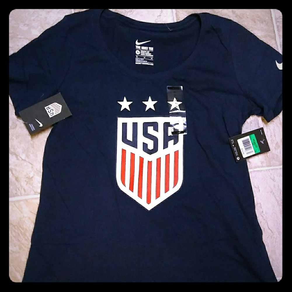 Women's nike black usa neck T- shirt